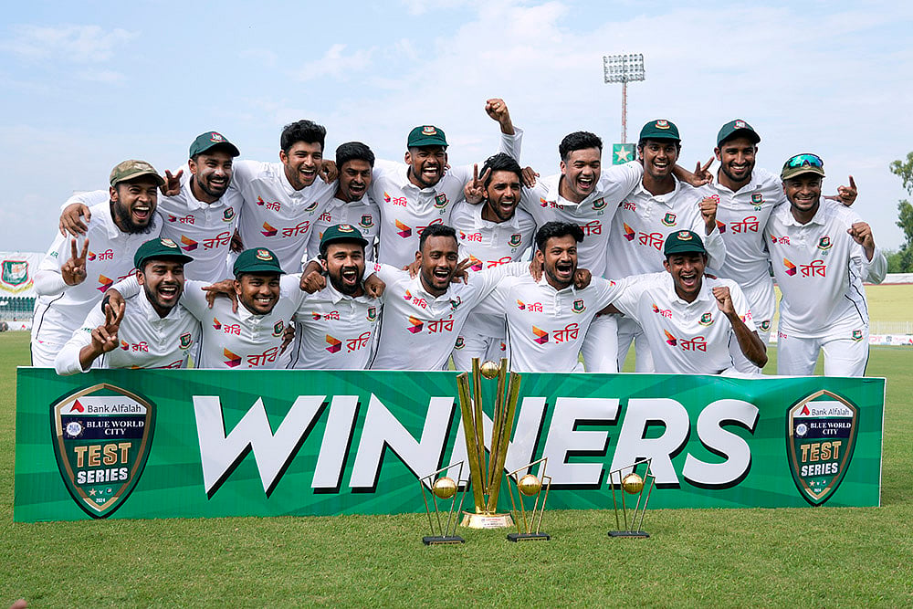 Pakistan vs Bangladesh 2nd Test Day 5: Bangladesh's players pose for photograph after winning test cricket series - | Photo: AP/Anjum Naveed